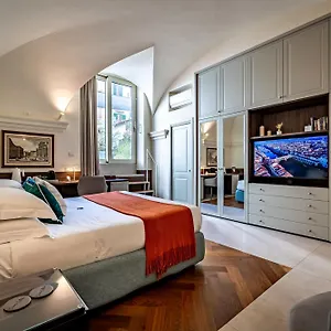 Apartahotel Dimora Collection - Le Corti - Boutique Luxury In A Restored 13th Century Convent, With Sauna And Gym (adults Only)